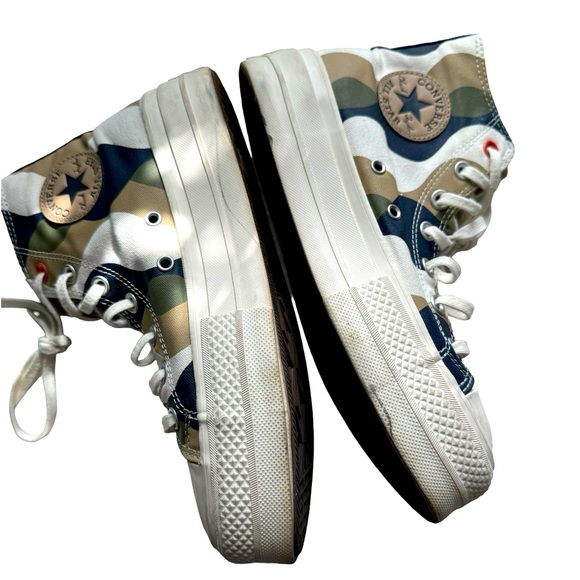 Chuck Taylor 2022 All Star Lift Platform Twisted Classics in Obsidian/Nomad... - Picture 3 of 5